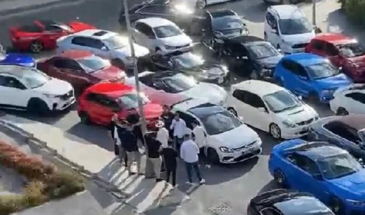 Düğün konvoyundaki araçlar drift atıp yol kapattı