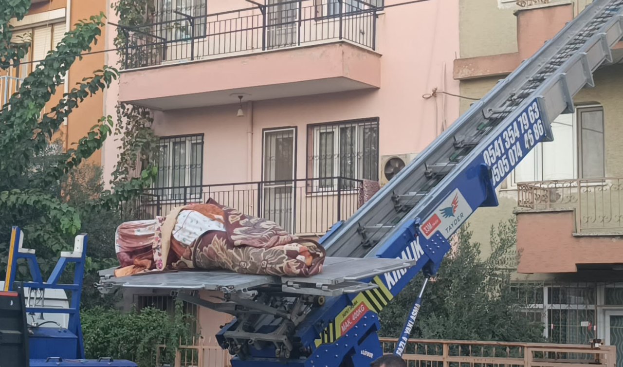 Evinde ölü bulundu! Cansız bedeni yük asansörüyle taşındı