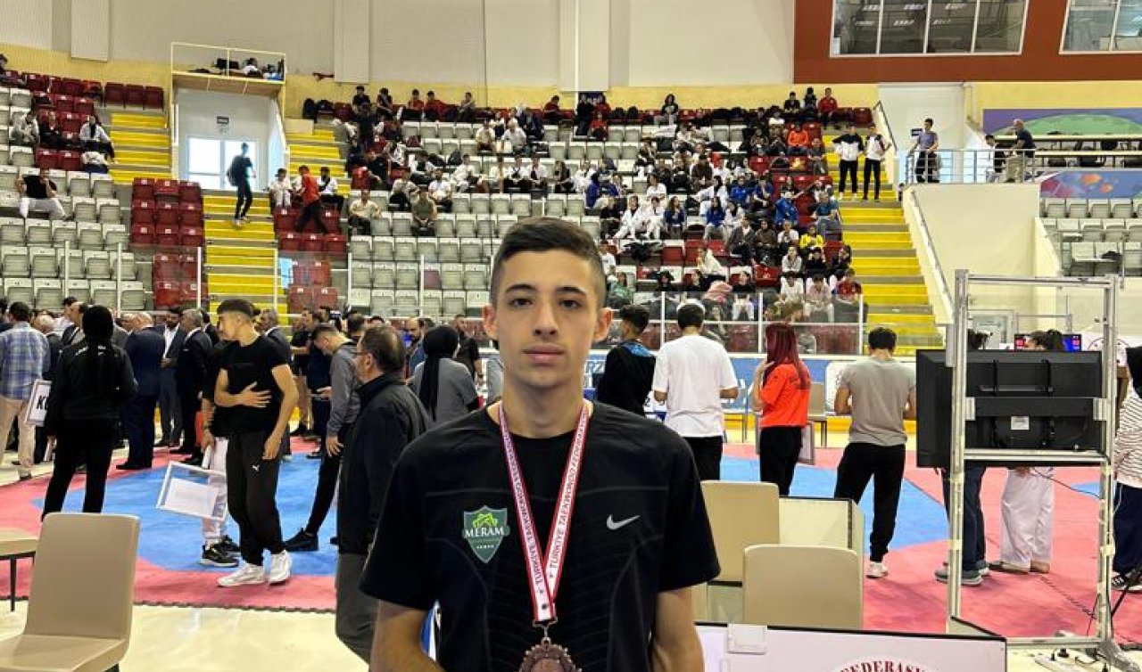 Meram Belediyesporlu Taekwondocu Abdullah Dönmez Türkiye üçüncüsü oldu
