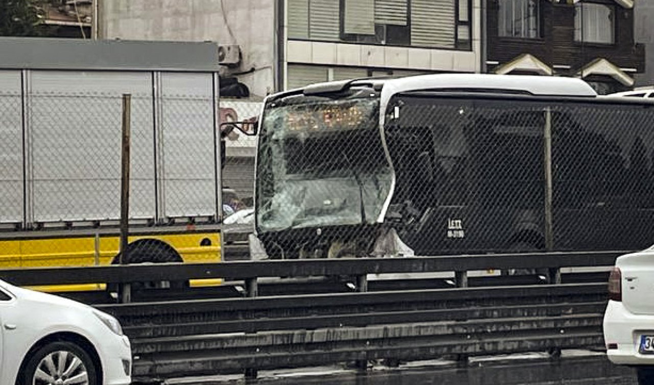 İki metrobüs çarpıştı