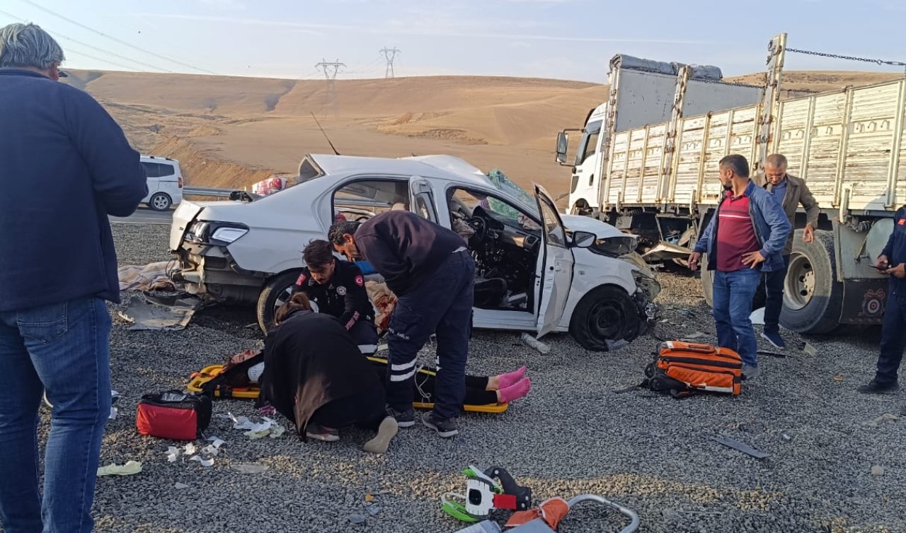 Ağrı’da kamyon ile otomobil çarpıştı; 2 ölü 2 yaralı