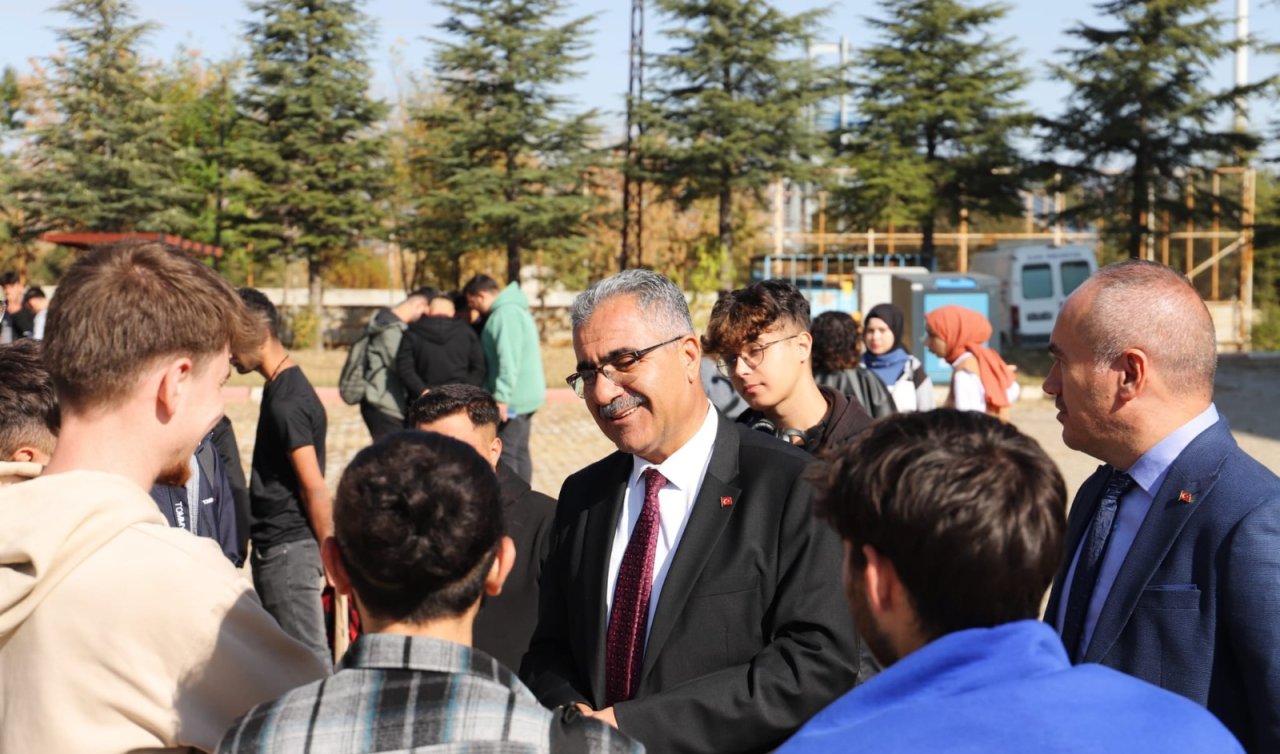 Gençlerin başkanı Yalçın Ertaş üniversite öğrencileriyle buluştu