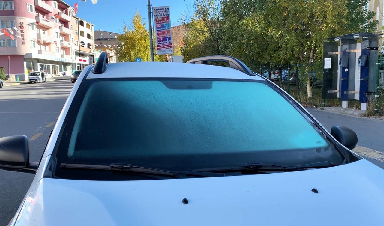 Kars ve Ardahan’da araç camları buz tuttu