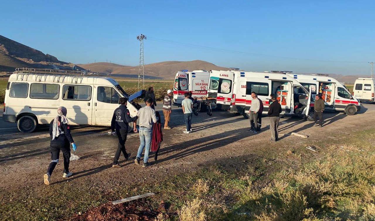 Tarım işçilerini taşıyan minibüs ile yakıt tankeri çarpıştı: 15 yaralı
