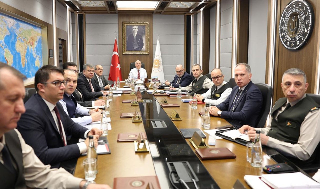 Bakan Güler kuvvet ve birlik komutanlarıyla toplantı yaptı
