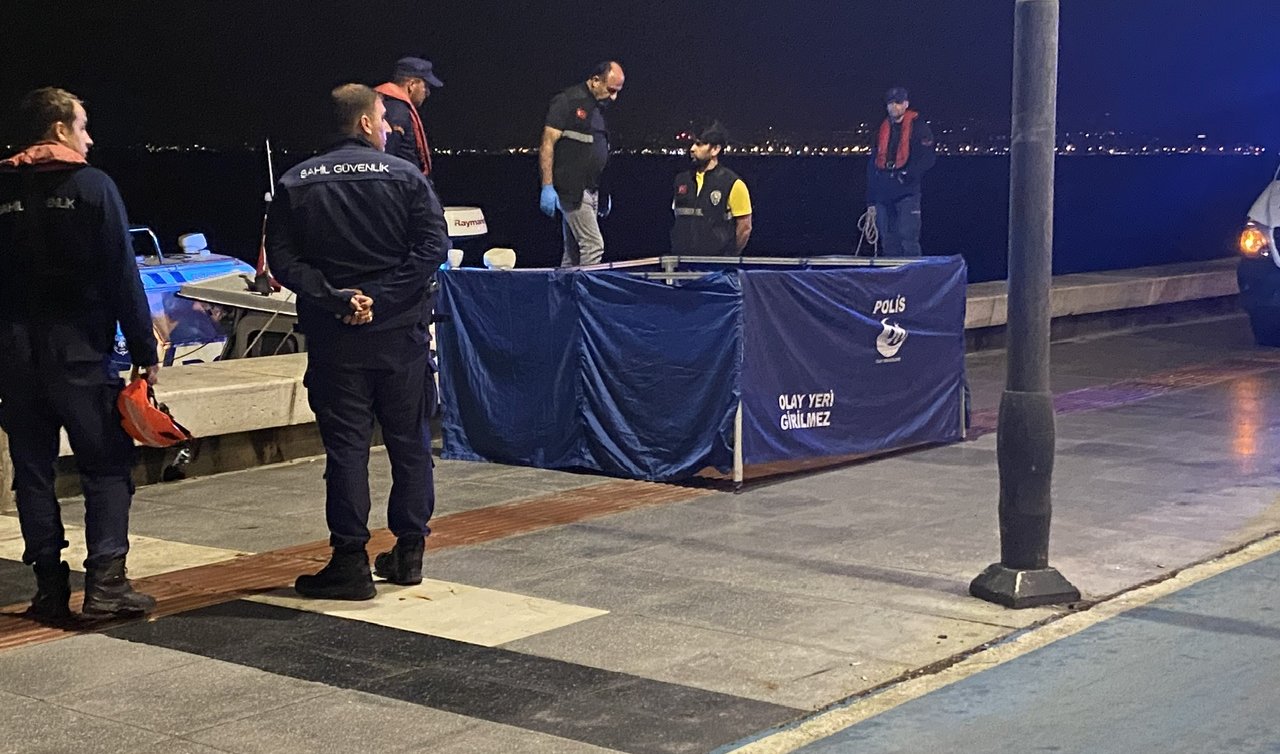 İzmir’de denizde ayaklarına bidon bağlanmış erkek cesedi bulundu!