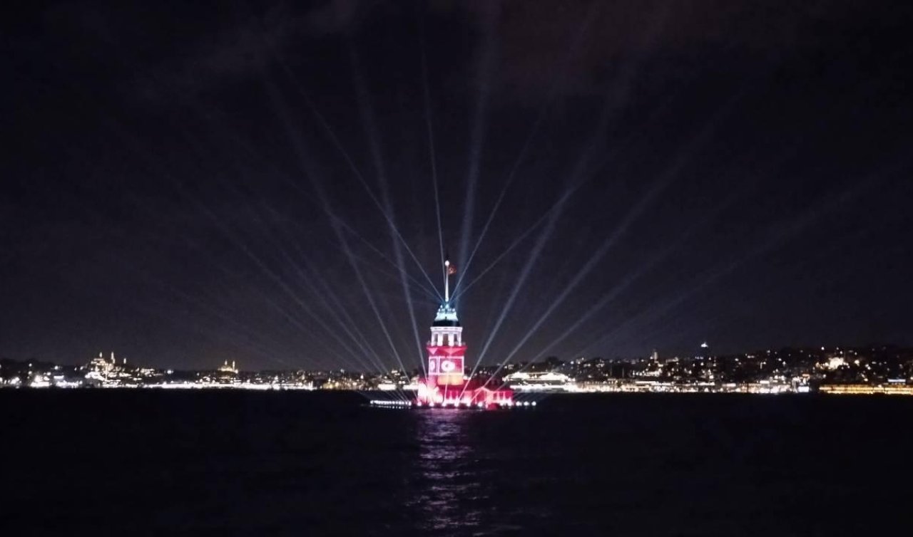 Kız Kulesi Türk Bayrağı ile ışıklandırıldı