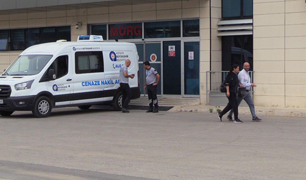  Otomobil dükkanın duvarına çarptı: 2 genç yaşamını yitirdi