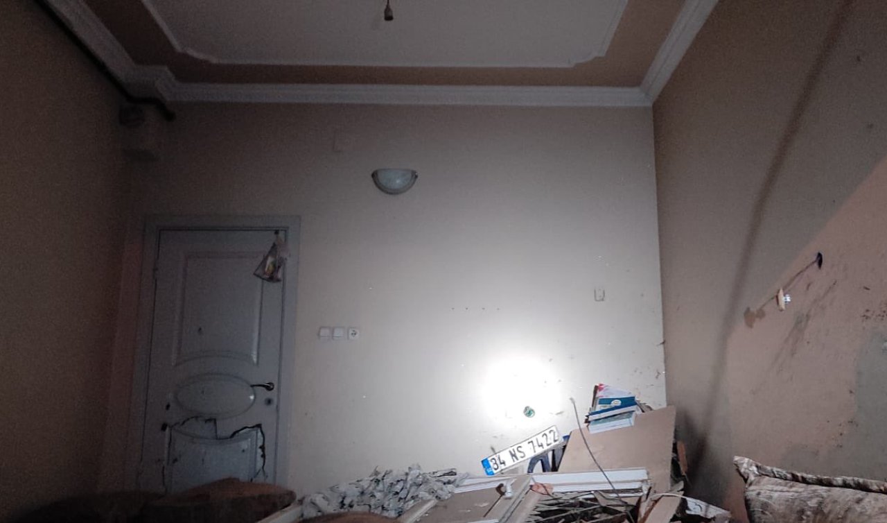  Kontrolden çıkan minibüs, evin duvarını yıktı: 3 yaralı
