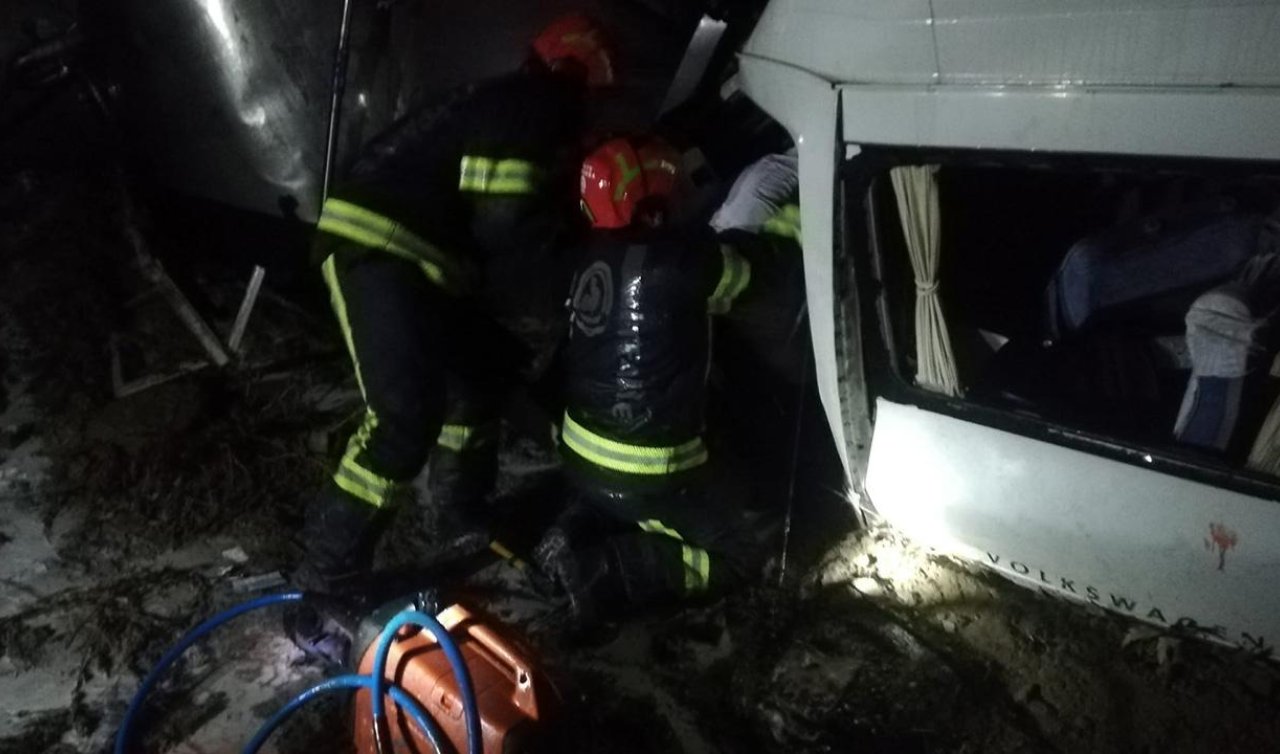 Tırla minibüs çarpıştı: 1 ölü, 3 yaralı