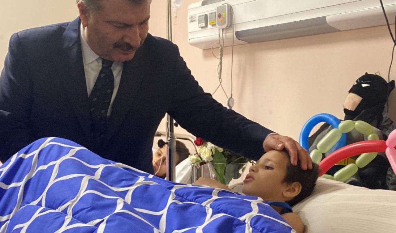 Bakan Koca Mısır’da Filistinli kanser hastası çocuklarla buluştu