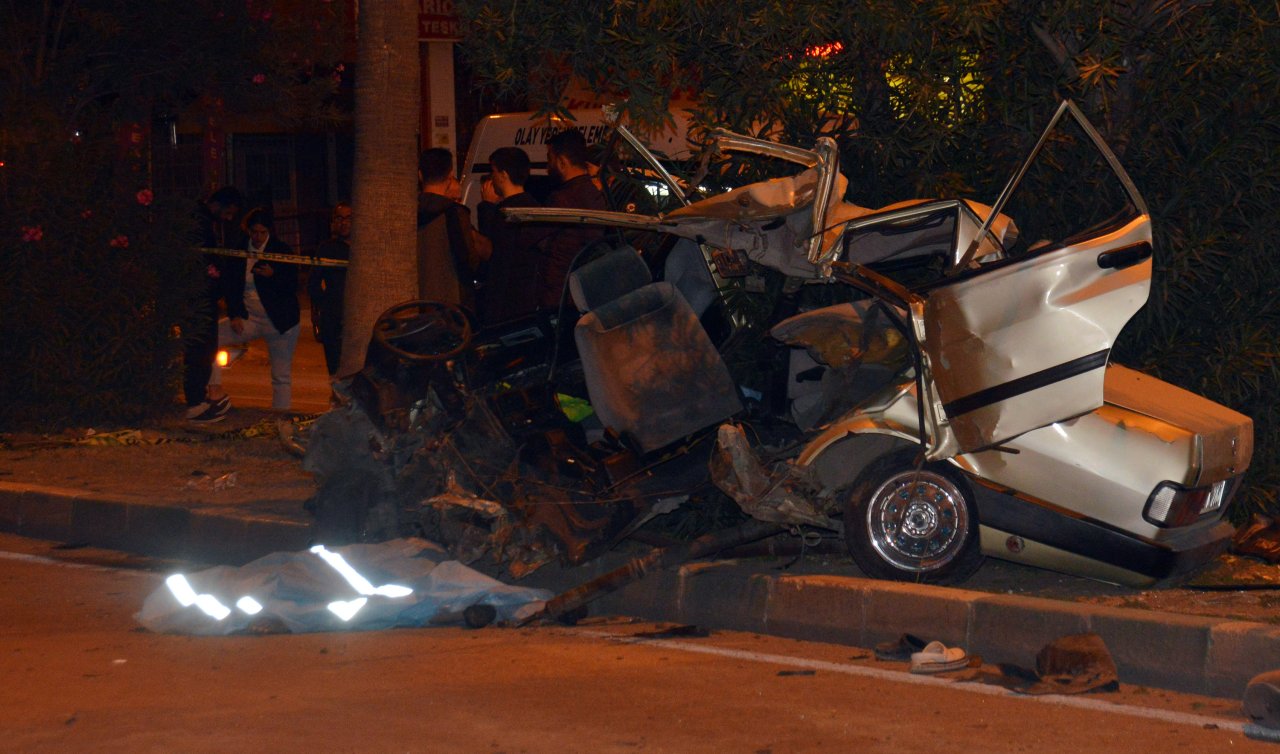 Kontrolden çıkan otomobil refüjdeki ağaçlara çarptı: 3 ölü 2 yaralı