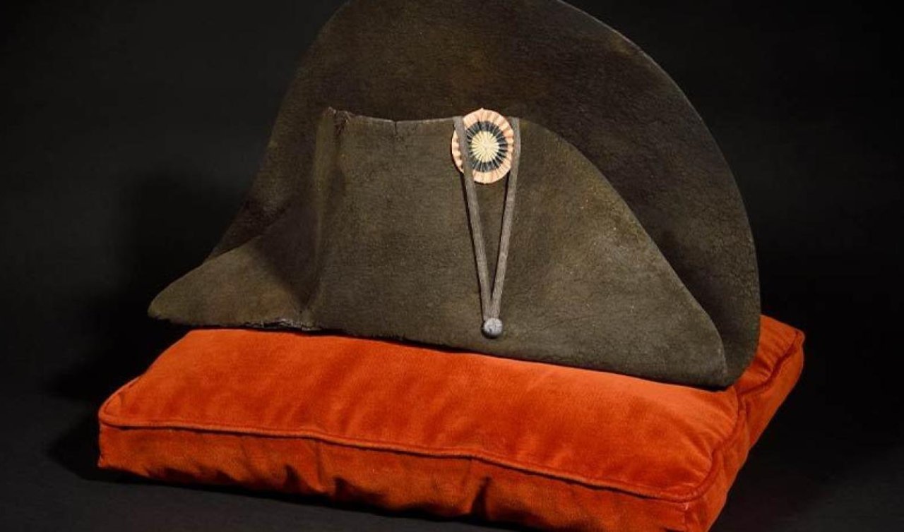 Eski Fransa İmparatoru Napoleon’un ünlü şapkası açık artırmayla satılacak