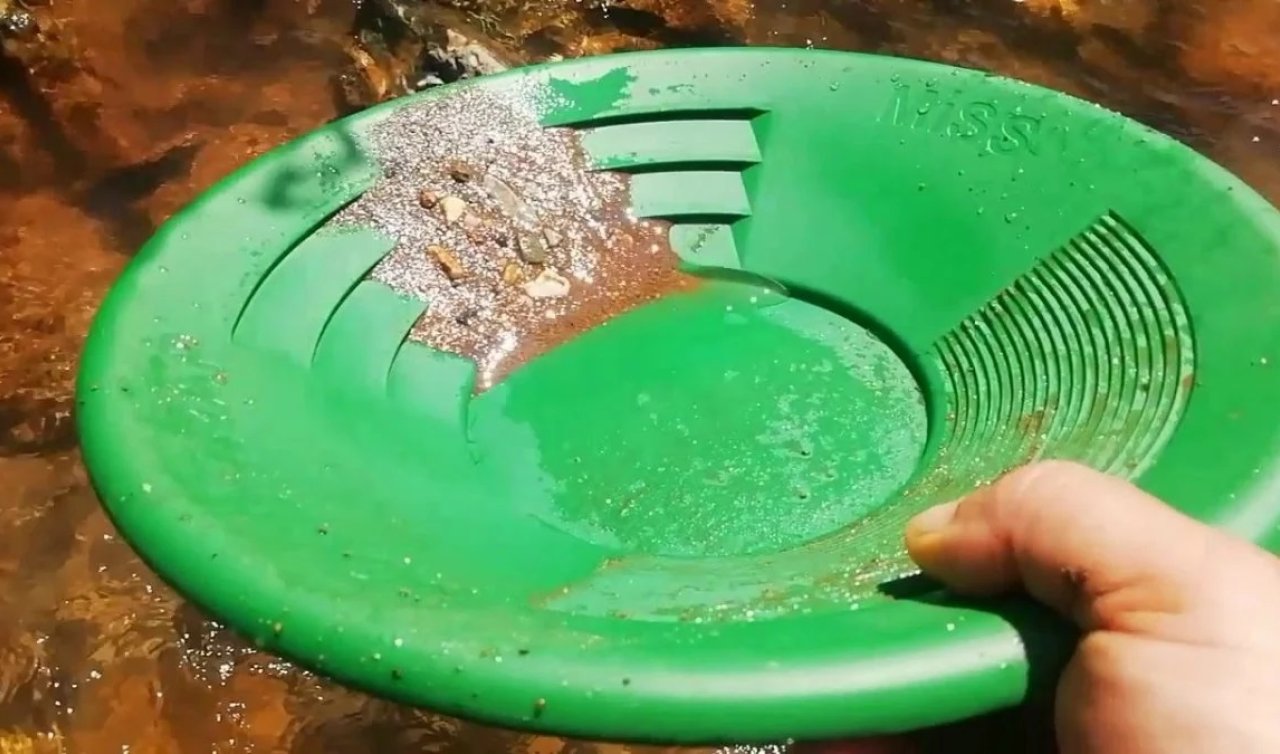 Çamurlu sudan altın fışkırıyor! Her hafta 13 gram.. 