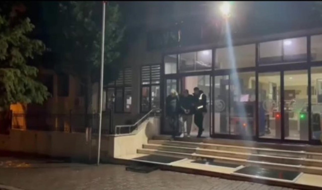 Namaz kılar gibi davranıp, hırsızlık yapıyordu