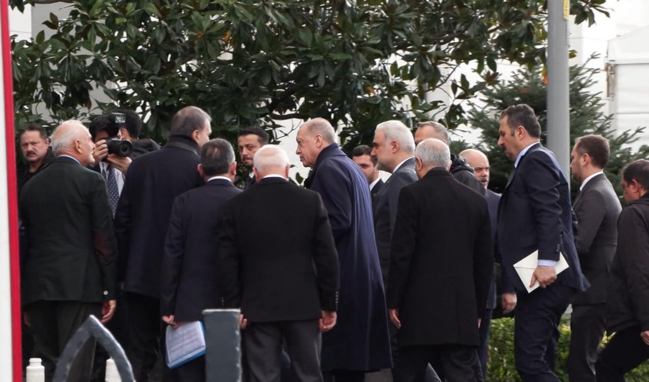 Cumhurbaşkanı Erdoğan Ak Parti İstanbul İl Başkanlığı’nda 