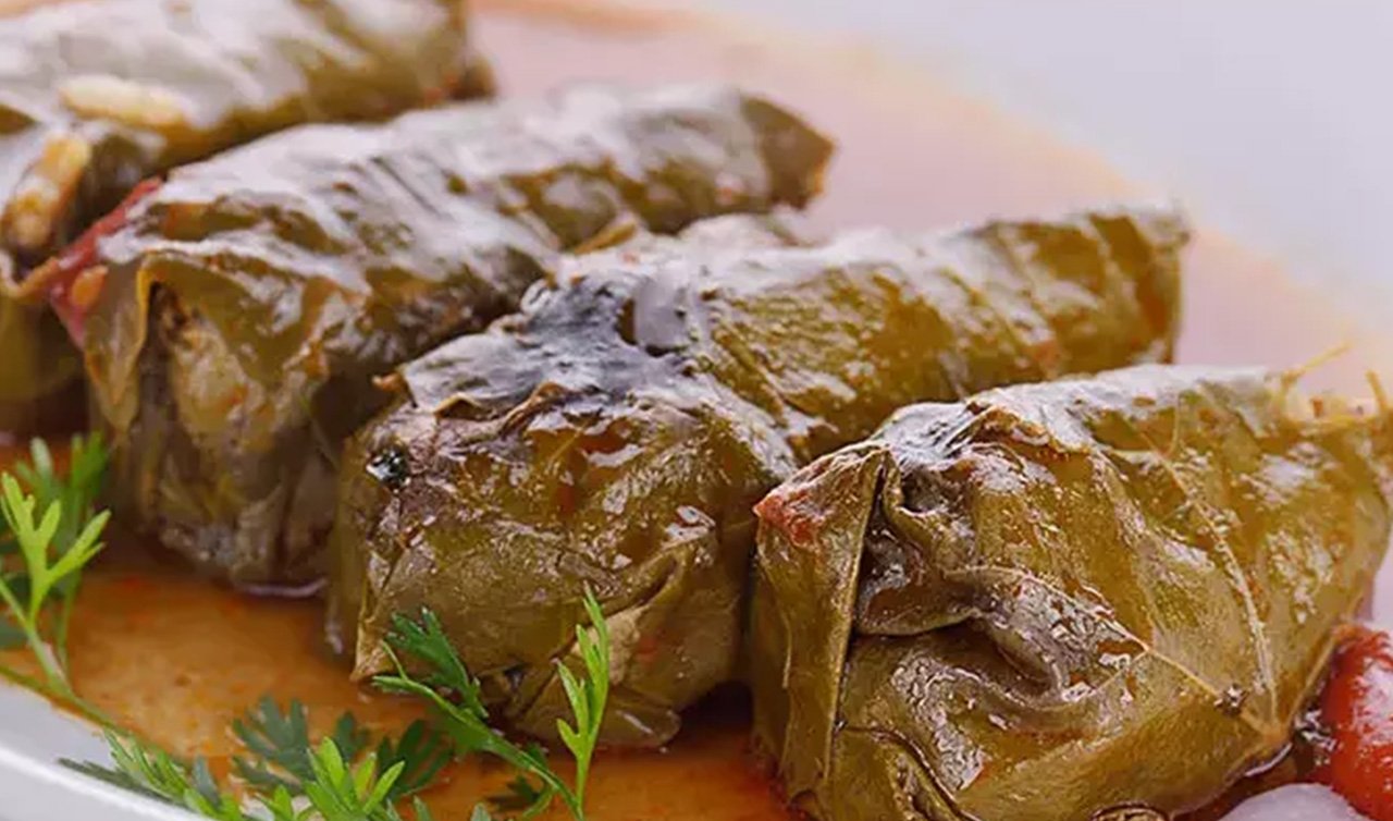  Konya Usulü Etli Yaprak Sarması Nasıl Yapılır? Tarifi