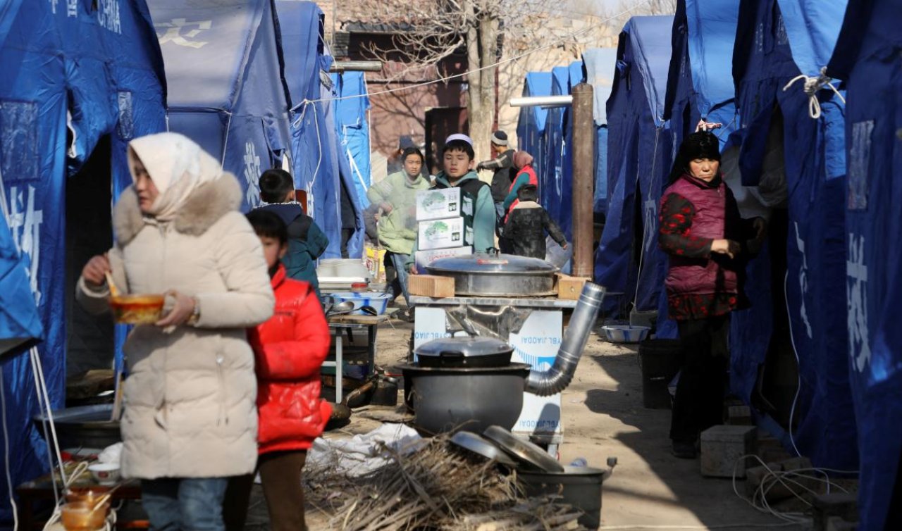 Çin, Gansu’daki depremin ardından kış koşullarında barınma sorununu çözmeye çalışıyor