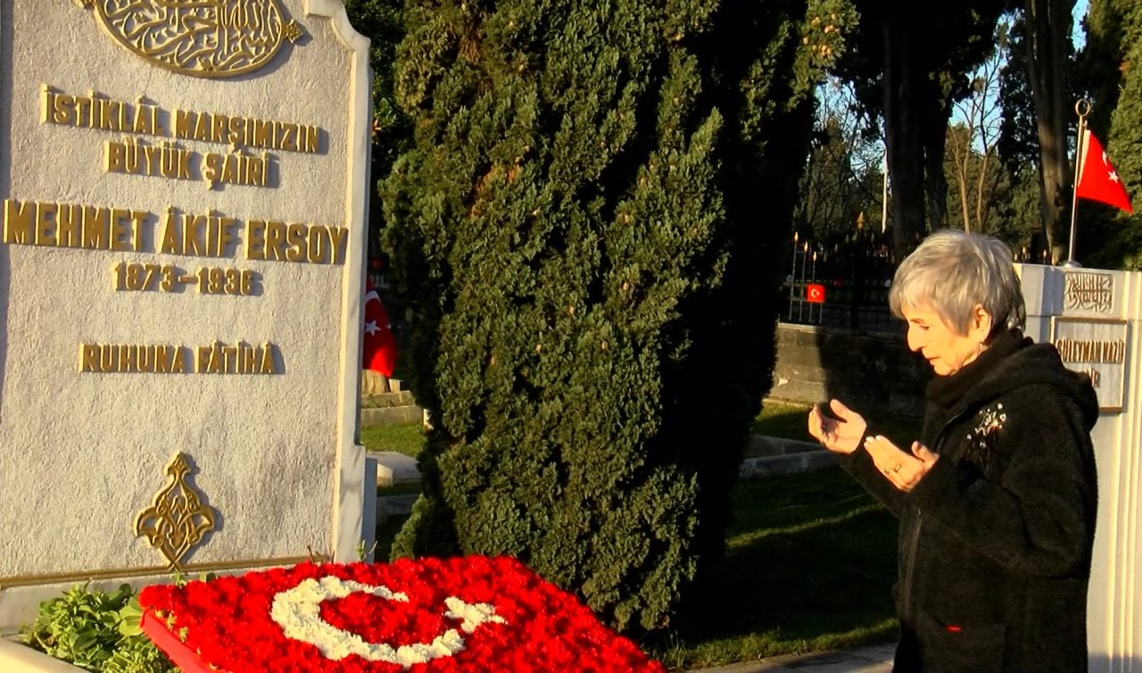 Şair Mehmet Akif Ersoy mezarı başında anıldı 