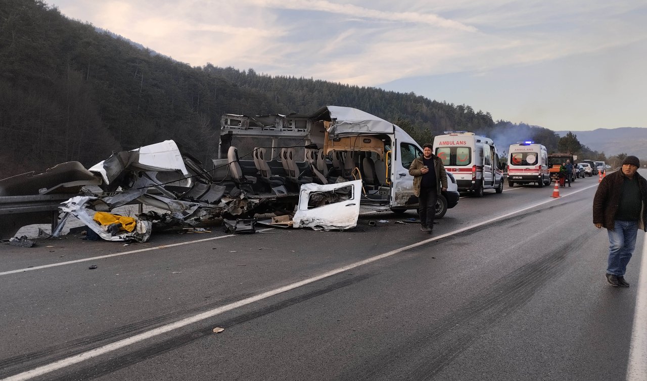 Yem kamyonu yolcu minibüsüne çarptı; 1 ölü 4 yaralı