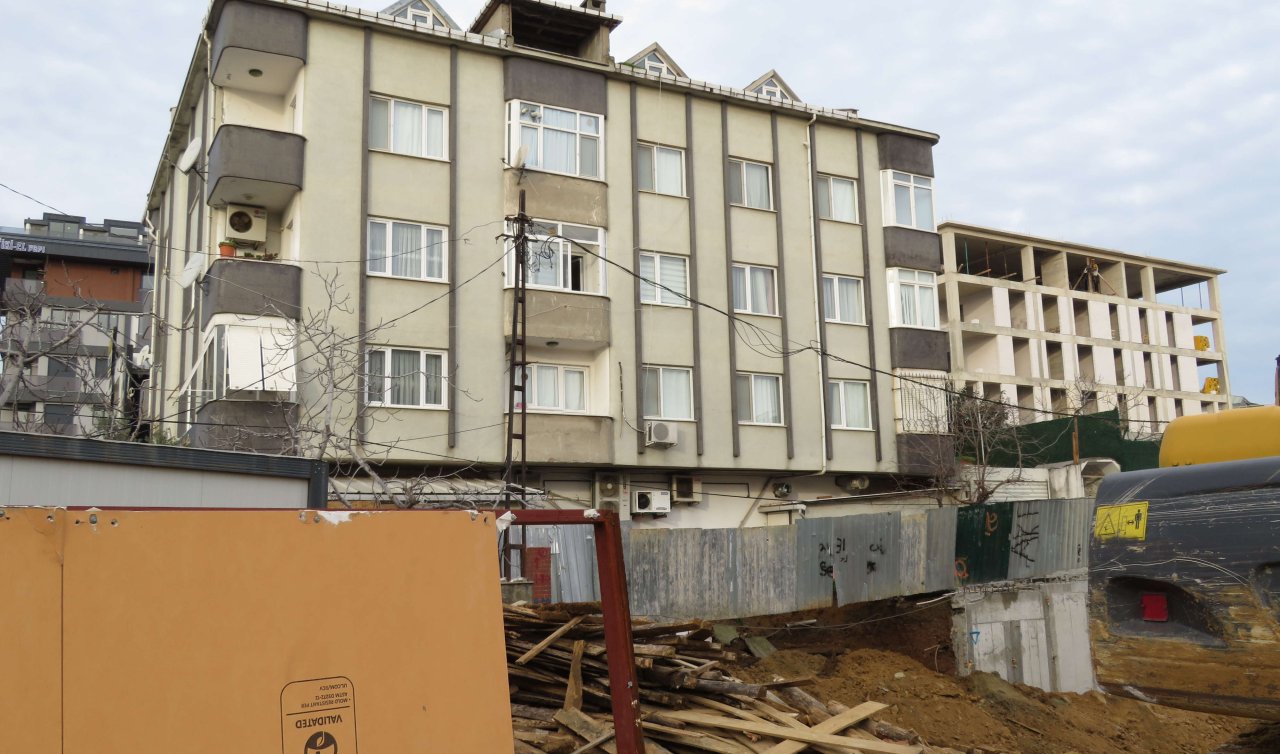 İstinat duvarı çöktü: Vatandaşlar deprem oluyor zannetti 