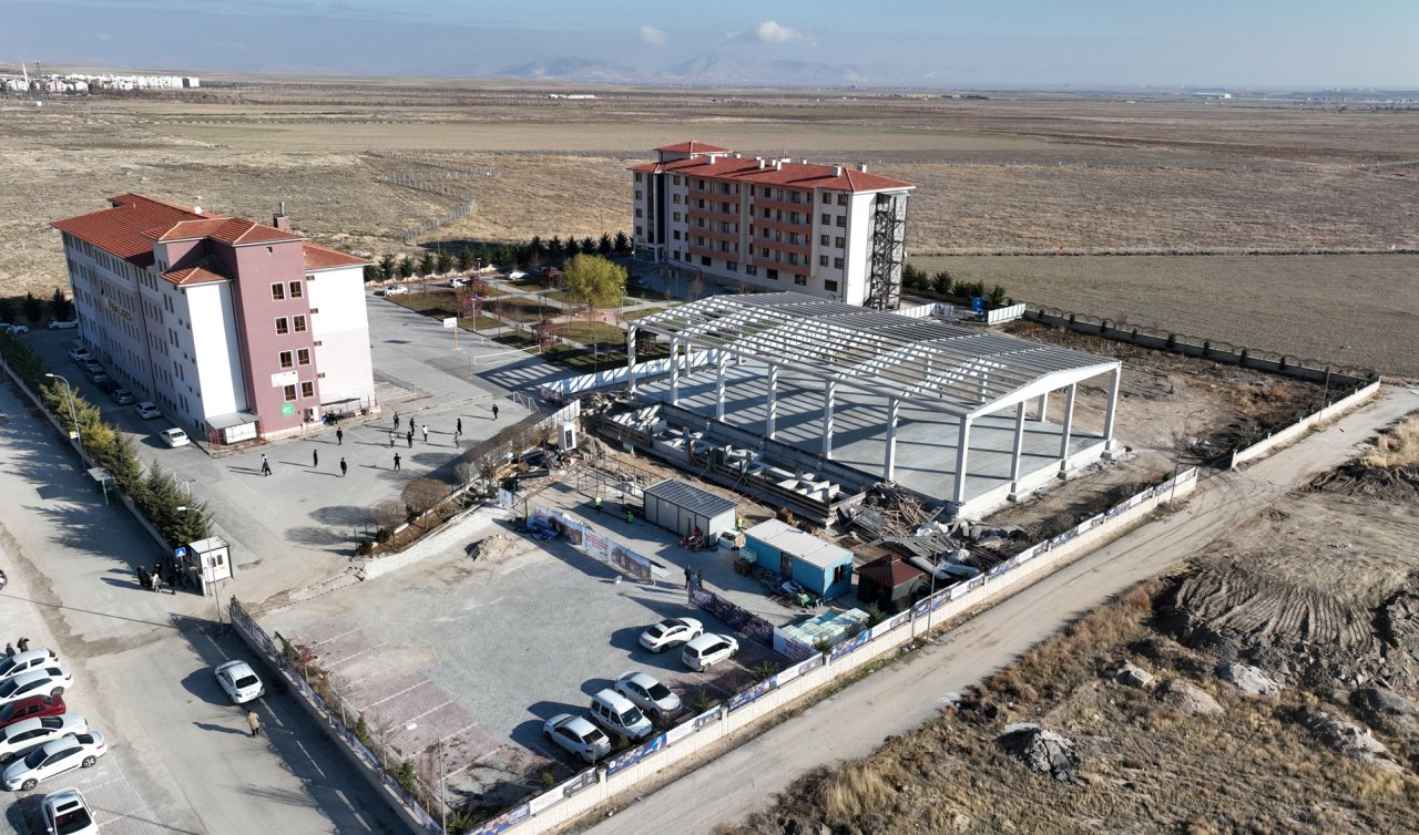 Selçuklu Fen Lisesi’ne kapalı spor salonu ve suni çim saha kazandırılıyor