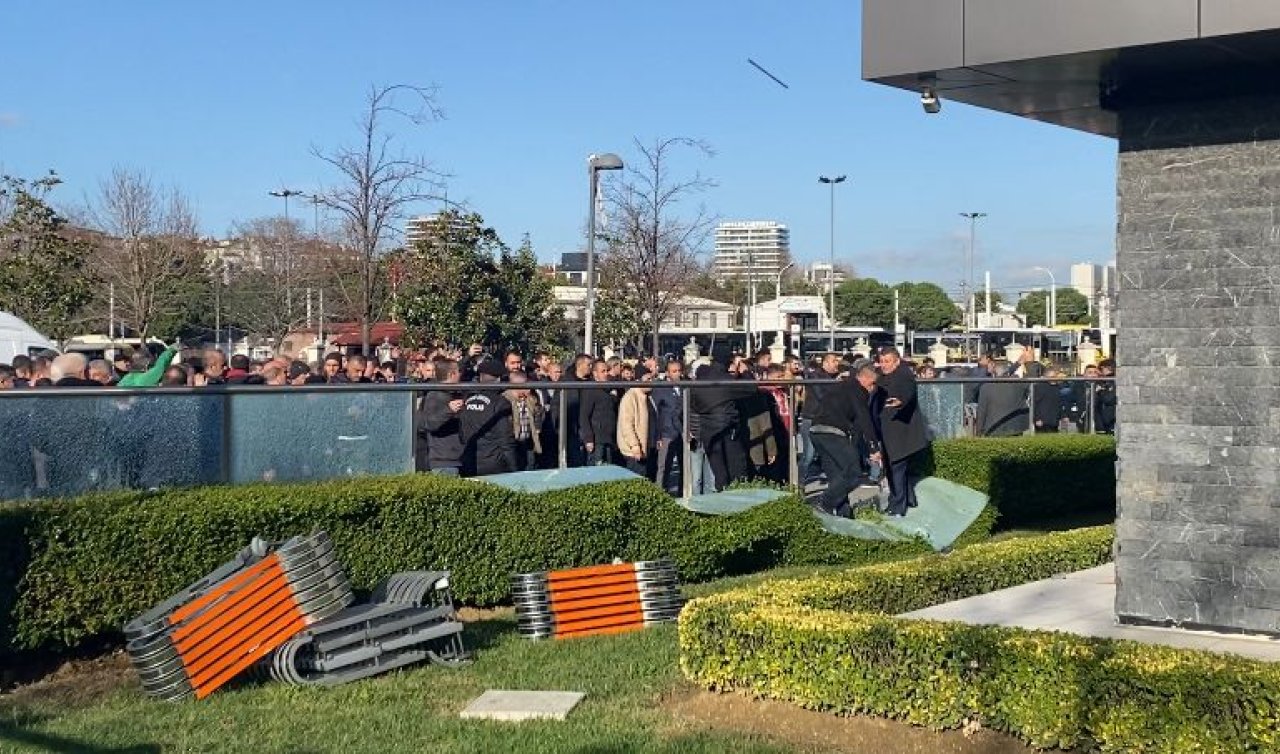 UKOME kararına taksicilerden taş ve sopalı protesto! 