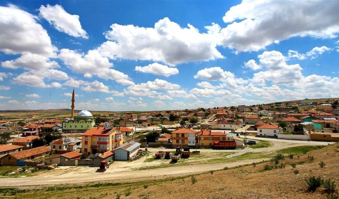 Altınekin Nerenin İlçesi? Tarihçesi, Gezilecek Yerleri