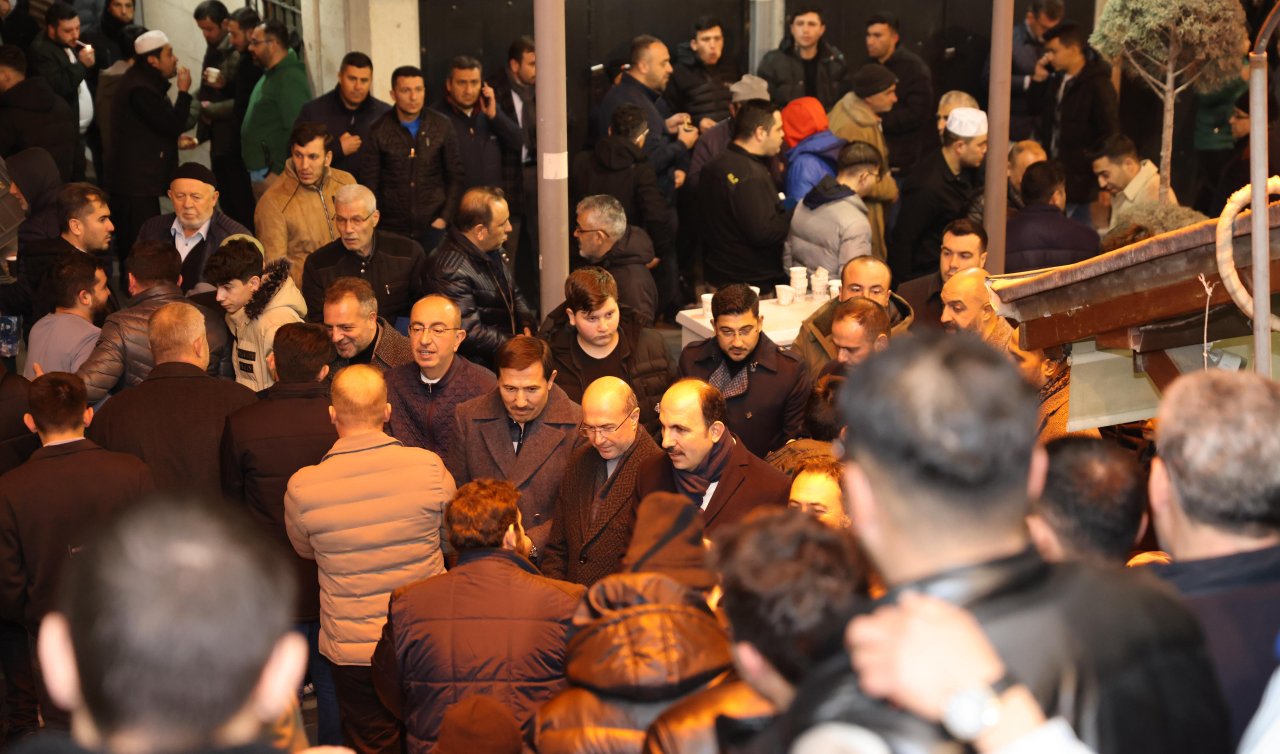 Başkan Altay Regaib Kandili’ni Konyalılarla birlikte ihya etti 