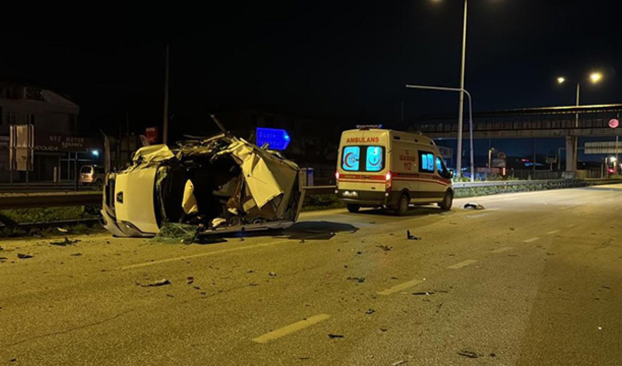  Hafif ticari araç tıra çarpıp takla attı: 1 ölü, 1 yaralı