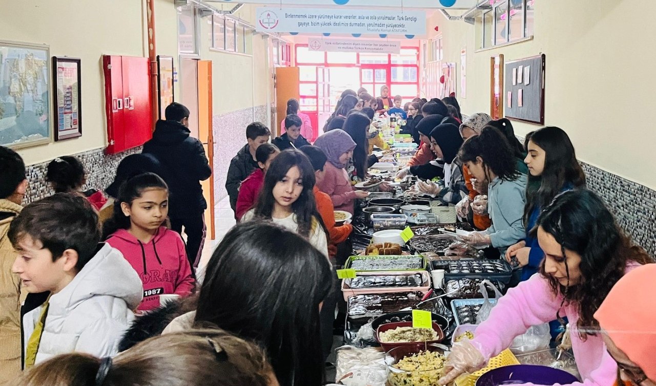 Konya’nın bu İlçesinde öğrenciler Gazzelilere destek olmak amacıyla kermes düzenledi