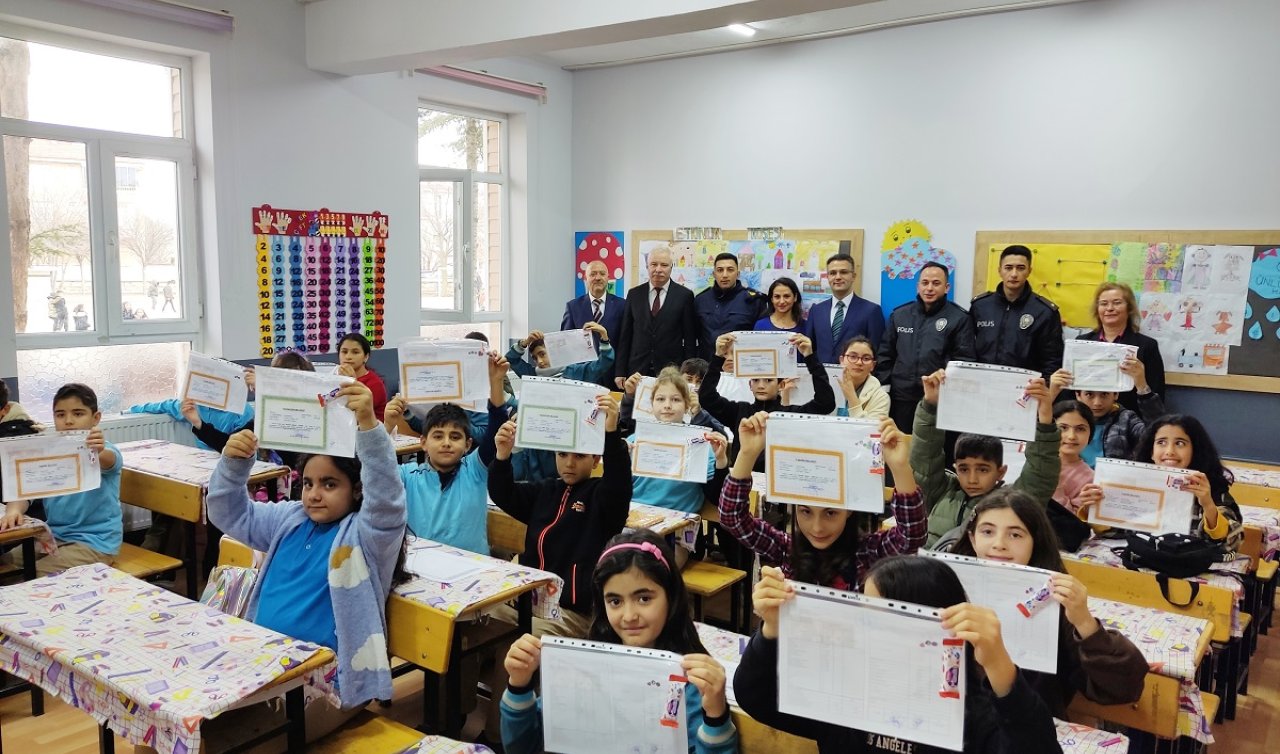 Kulu’da 7 bin 600 öğrenci karne alarak yarıyıl tatiline girdi 