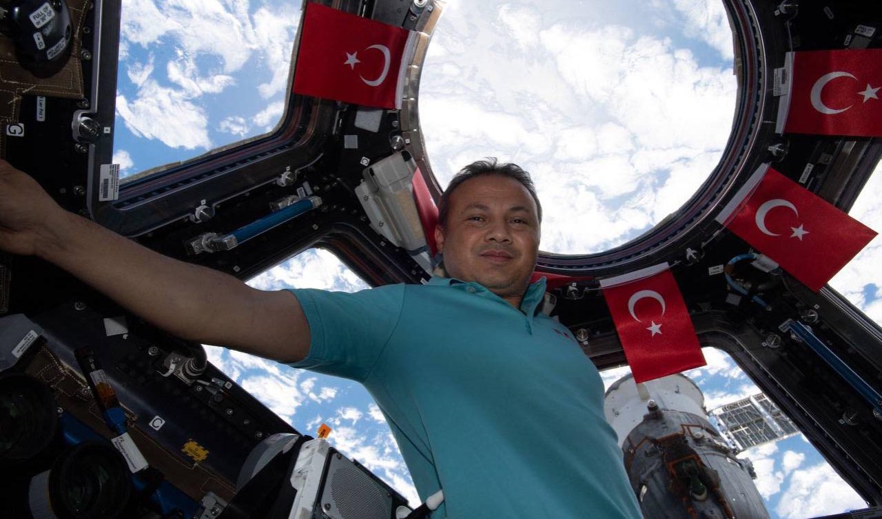  Alper Gezeravcı: Uzaydan Dünya’mızı izlemek muhteşem