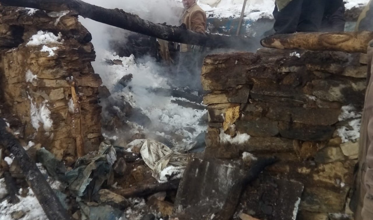 Ahır yangını: 1 katır ile 50 keçi öldü