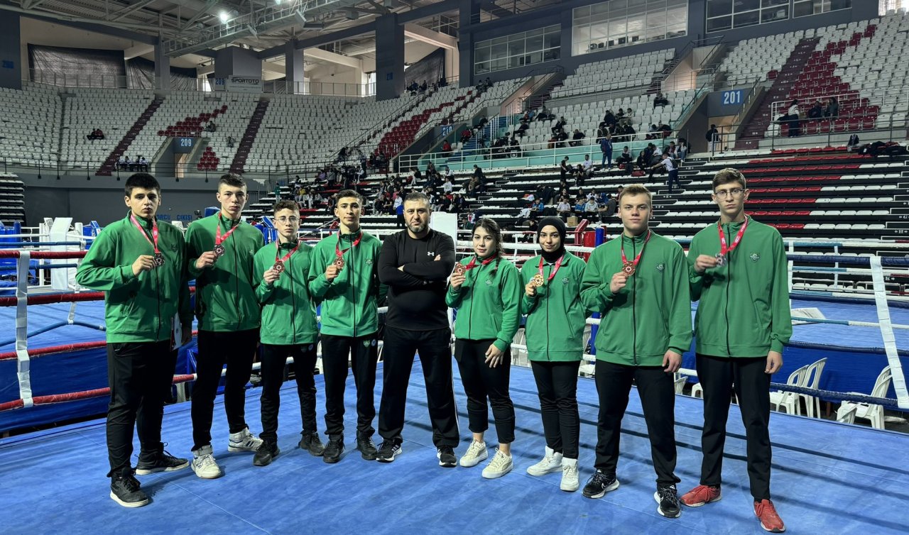  Kick Boks Türkiye Şampiyonası’na ’Meram’ damgası! 4’ü altın 8 madalya
