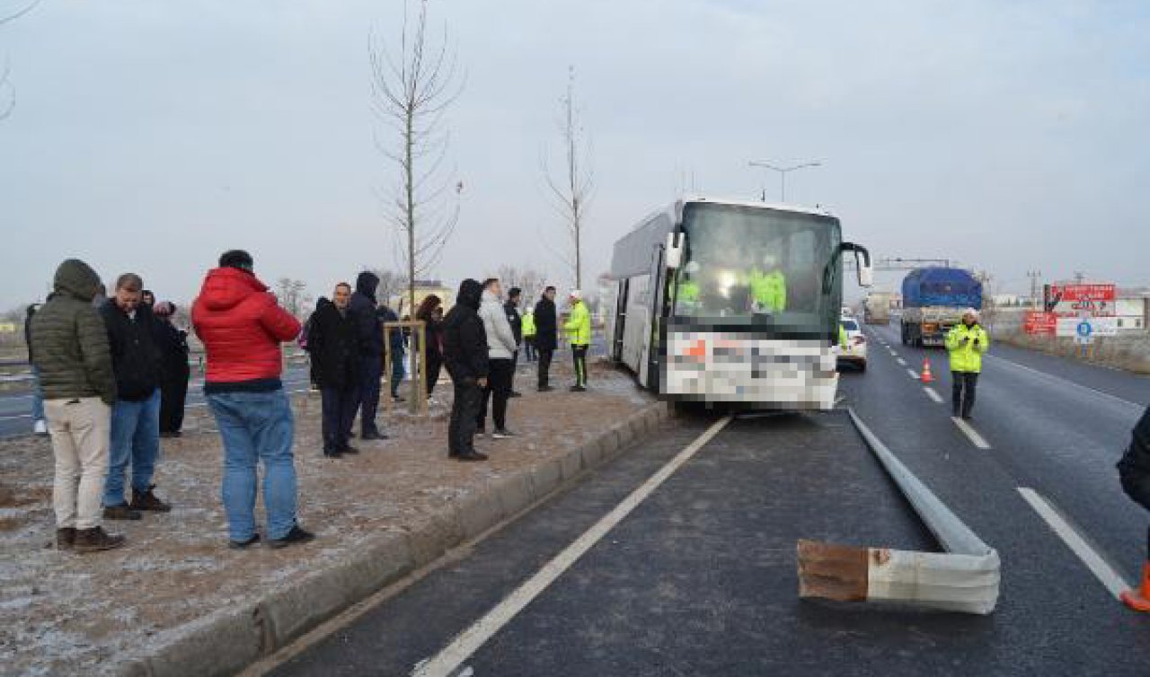  Yolcu otobüsü kaza yaptı! Sürücü ehliyetsiz çıktı