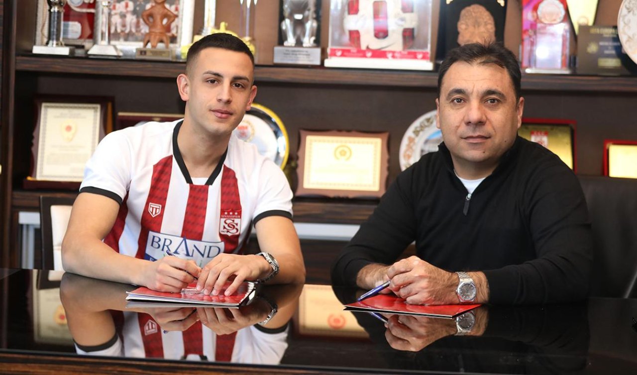  Sivasspor Bartuğ Elmaz’ı Fenerbahçe’den kiraladı
