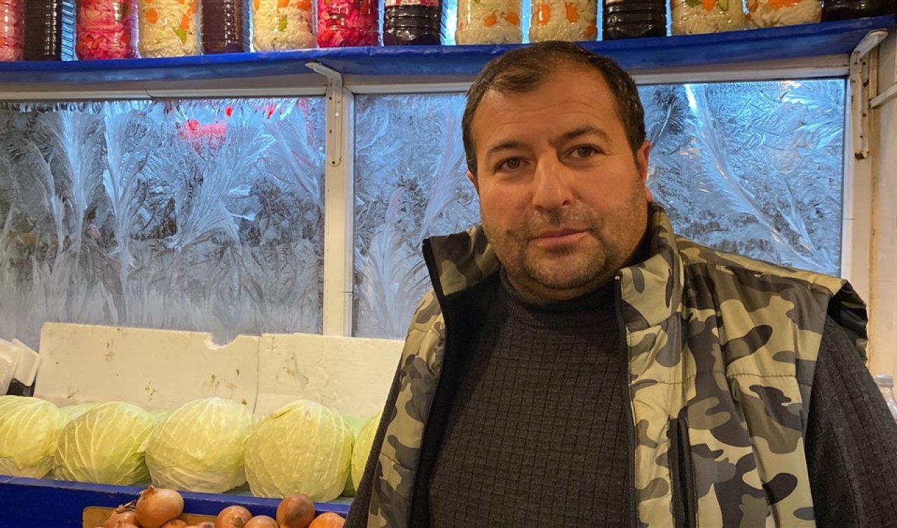 İş yerlerinin camları buz tuttu araçlar brandayla korundu