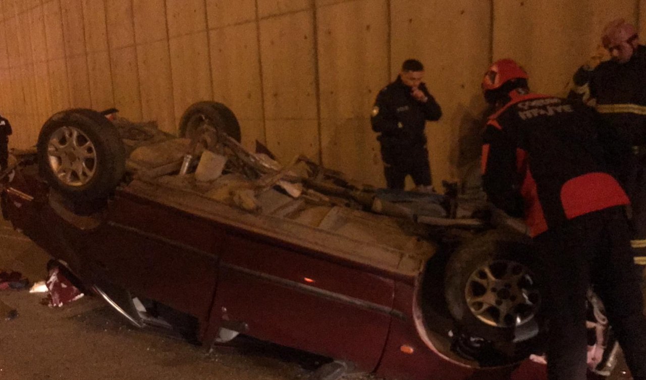  Refüjü aşan otomobil karşı yönden gelen otomobille çarpıştı: 1 ölü, 3 yaralı