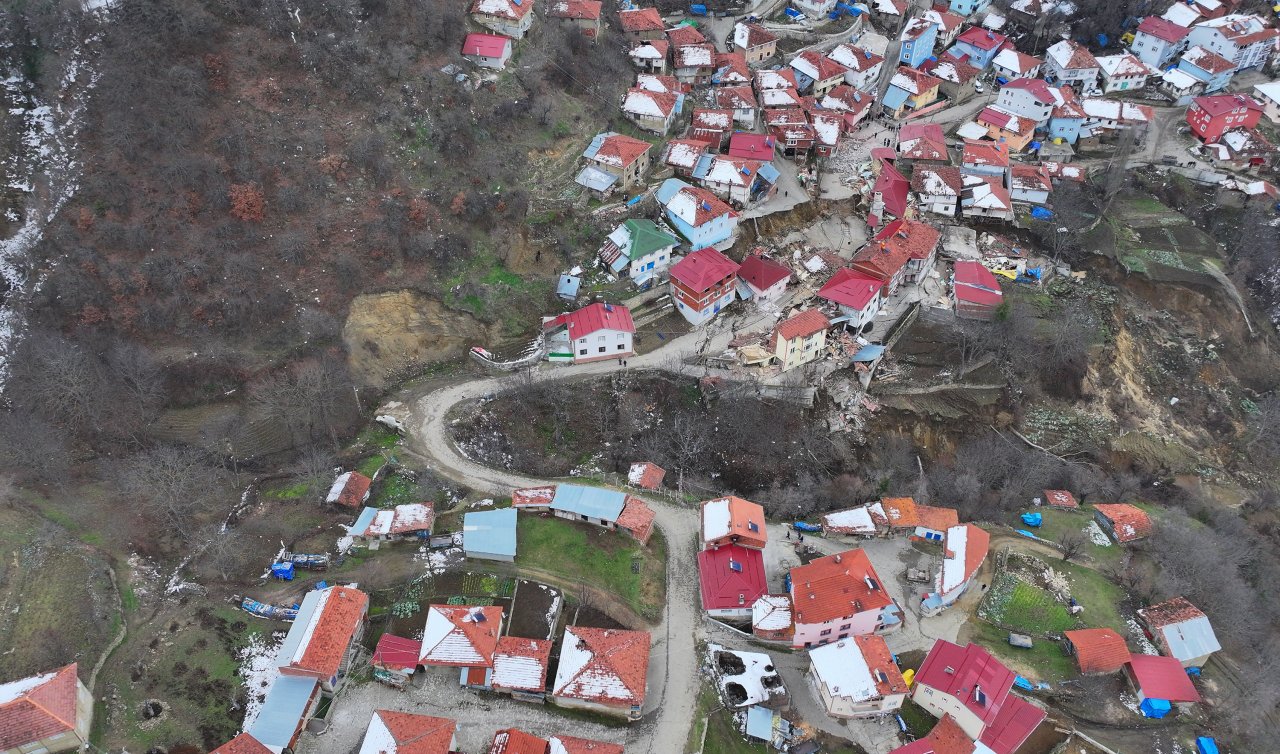 Heyelanların yaşandığı bu köy ikiye ayrıldı 