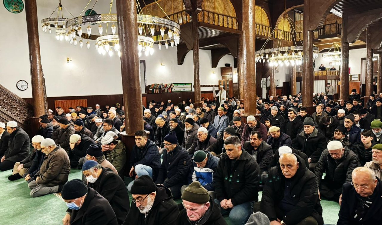  Depremlerde hayatını kaybedenler Seydişehir’de dualarla anıldı