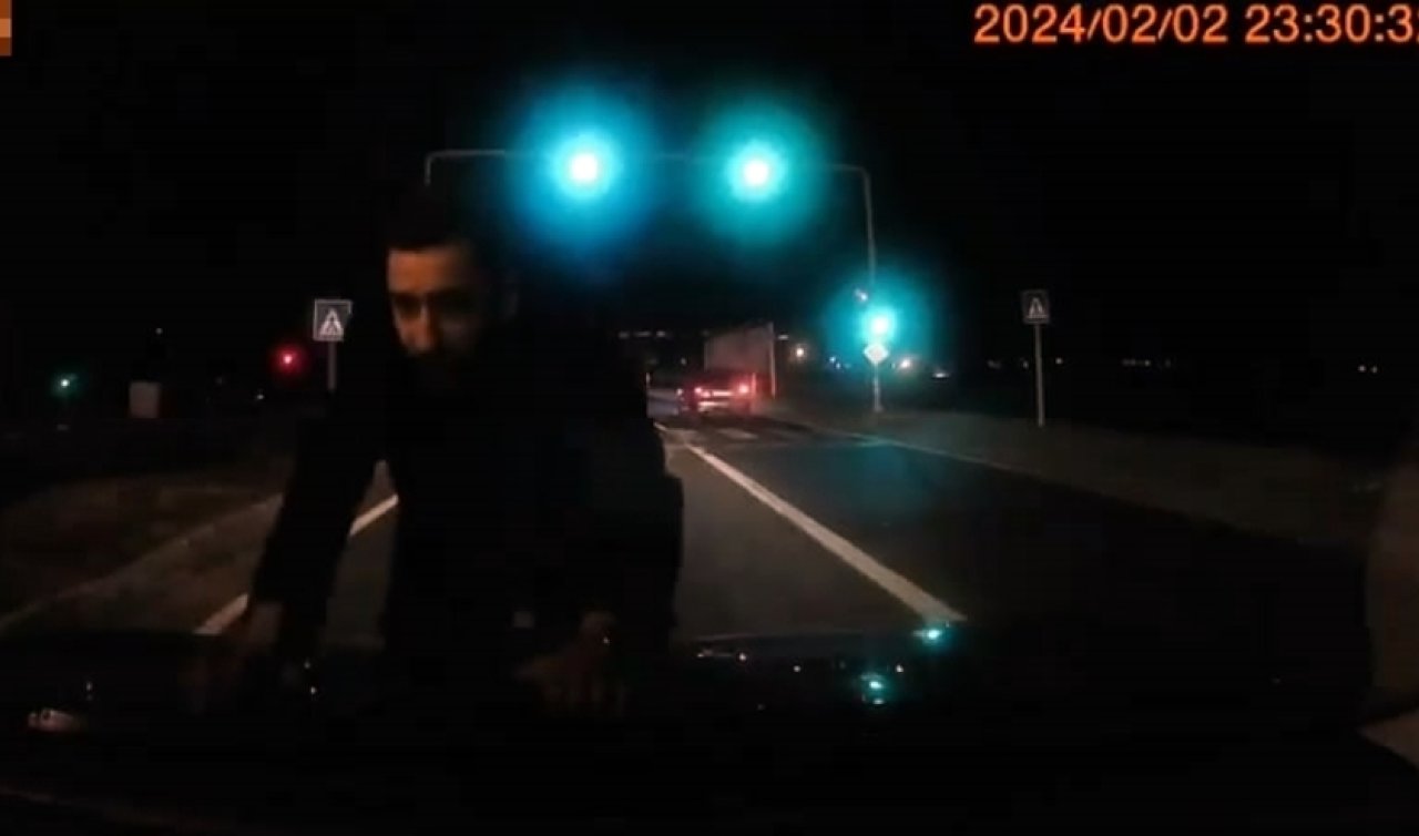  Yol verme tartışmasında hakimin otomobilini durdurup saldırdılar