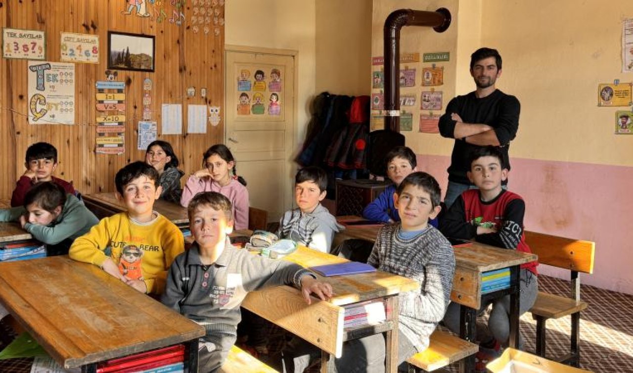 Mezun olduğu köy okulunda eşiyle öğretmenlik yapıyor