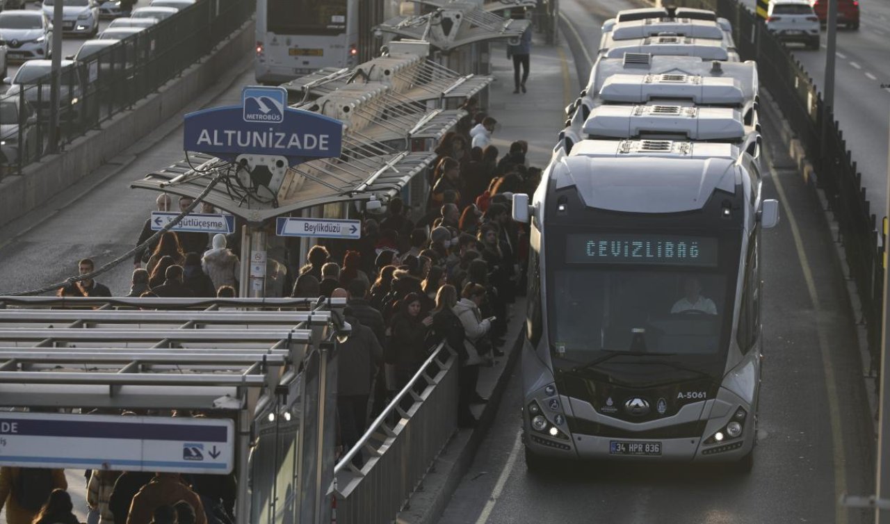Metrobüste düşerek omurgasını kıran yolcu şoföre dava açtı