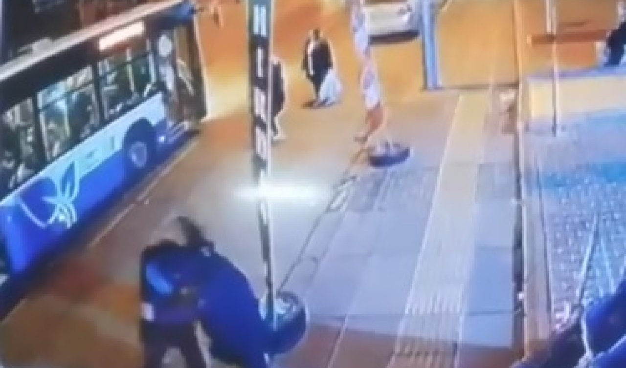  Otobüsten indikten sonra tartıştığı kişiyi bıçakla yaraladı