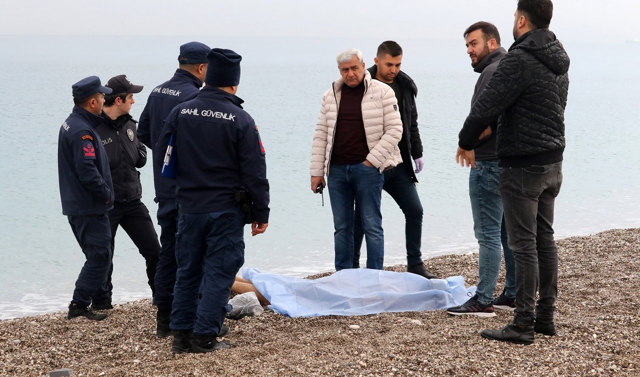 Sahilde üzerinde kimlik çıkmayan erkek cesedi bulundu