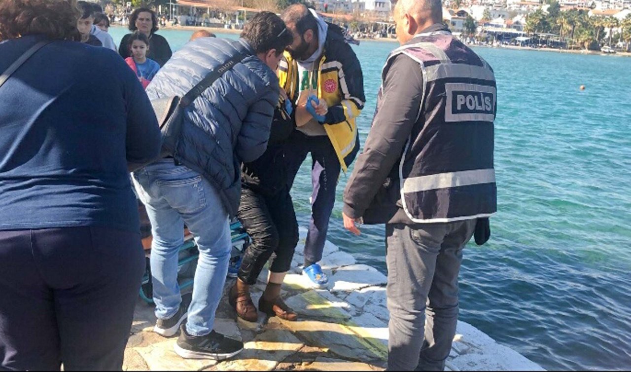  Selfie çeken iki kadın denize düştü