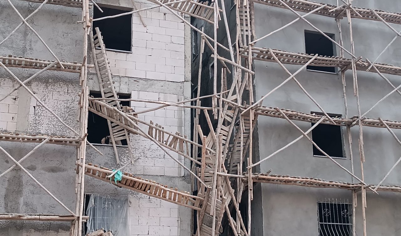 Gaziantep’te inşaat iskelesi çöktü; İşçilerden biri öldü ikisi yaralı
