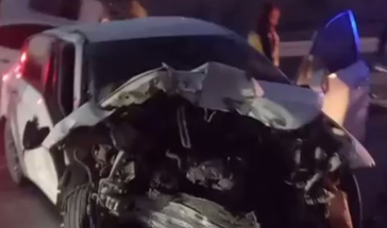 İki otomobil çarpıştı! Feci kazada anne-baba öldü kızları yaralandı