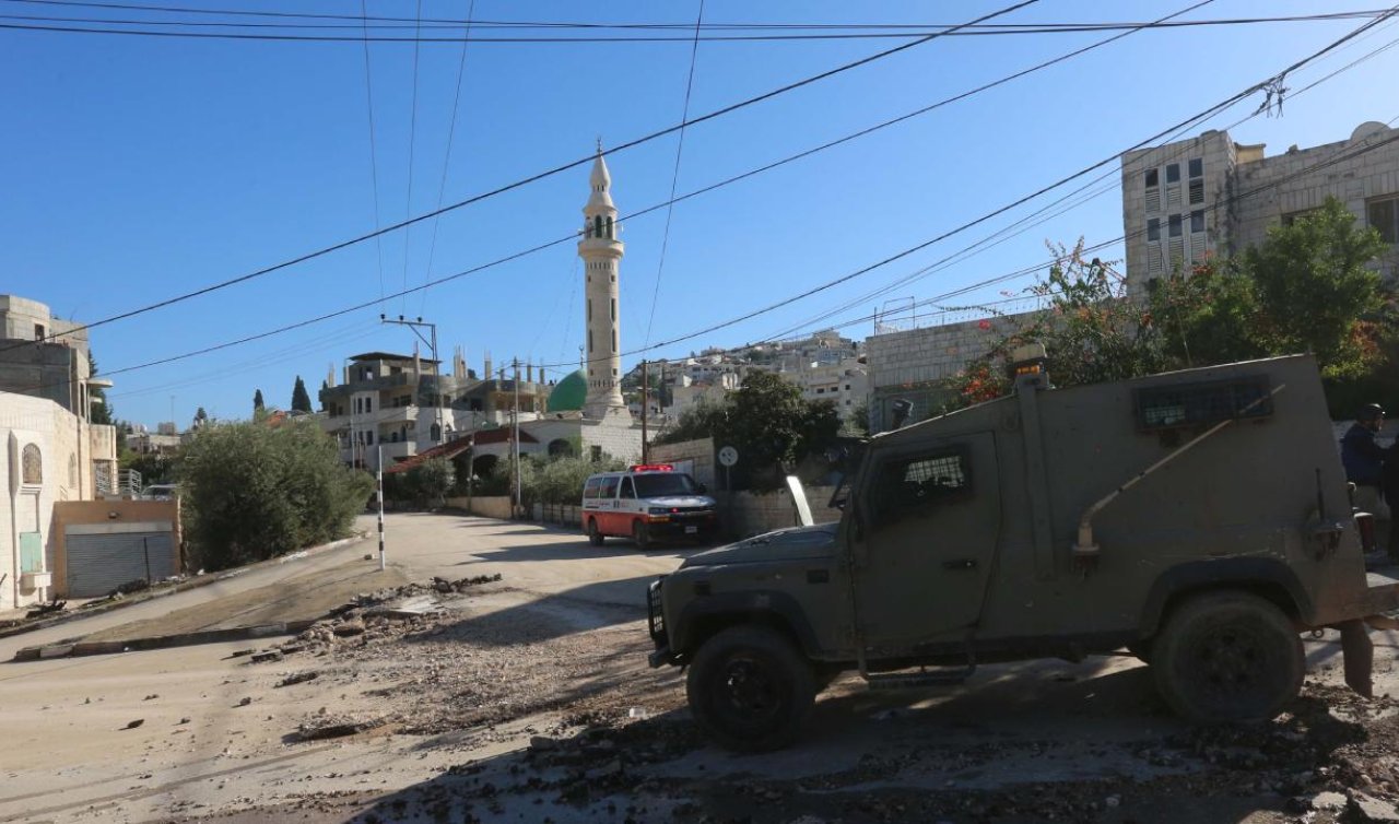 İsrail güçleri işgal altındaki Batı Şeria’da 35 Filistinliyi gözaltına aldı
